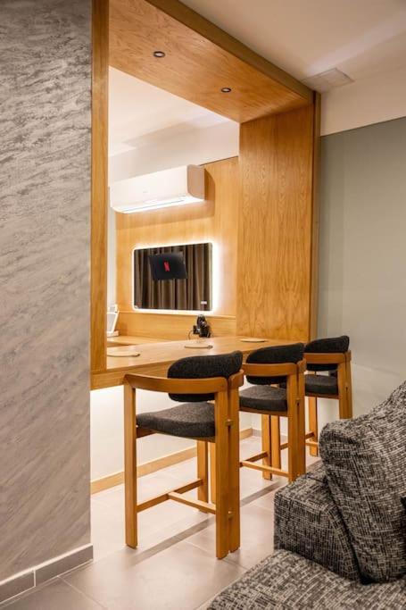 Smaragdi Luxury Jacuzzi Apartment Noho Premium Living Athens Luaran gambar