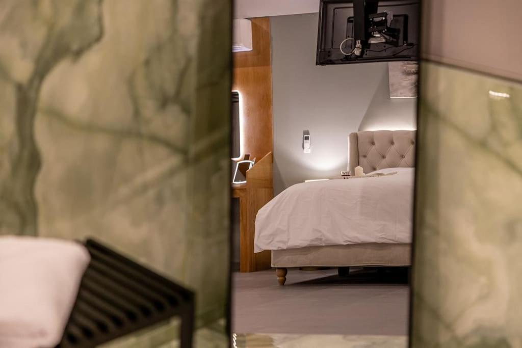 Smaragdi Luxury Jacuzzi Apartment Noho Premium Living Athens Luaran gambar