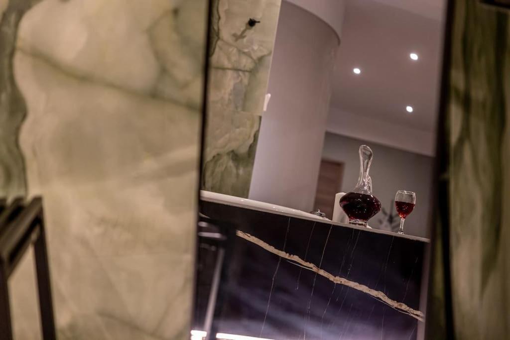Smaragdi Luxury Jacuzzi Apartment Noho Premium Living Athens Luaran gambar