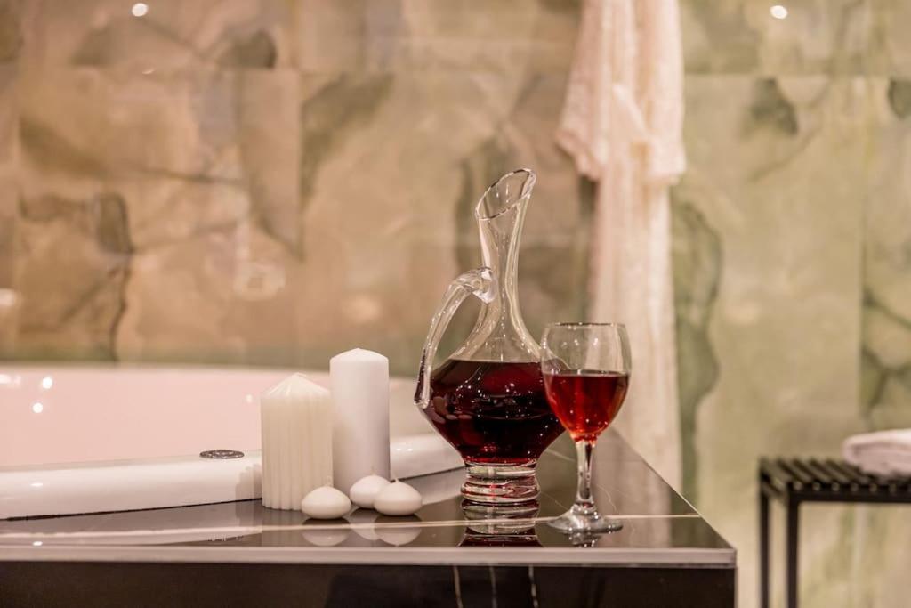 Smaragdi Luxury Jacuzzi Apartment Noho Premium Living Athens Luaran gambar