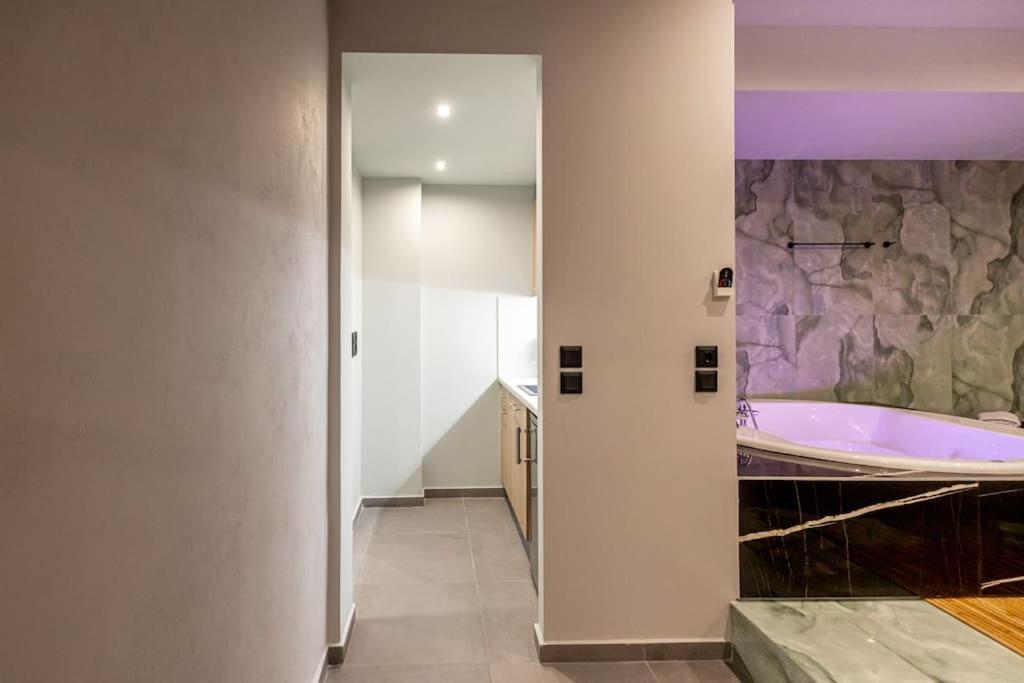 Smaragdi Luxury Jacuzzi Apartment Noho Premium Living Athens Luaran gambar