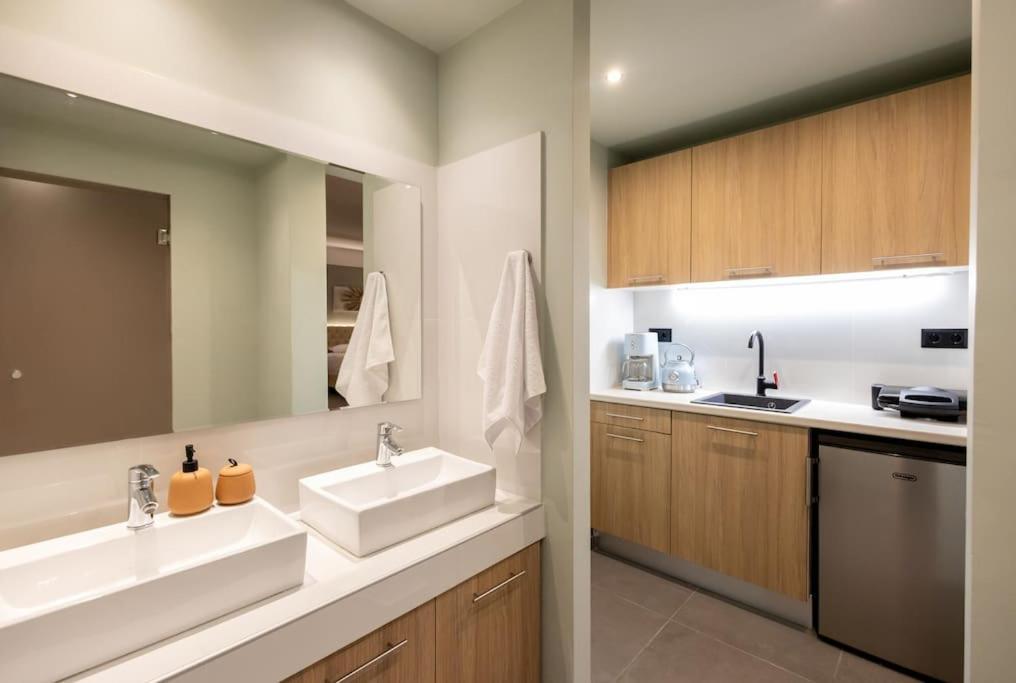 Smaragdi Luxury Jacuzzi Apartment Noho Premium Living Athens Luaran gambar