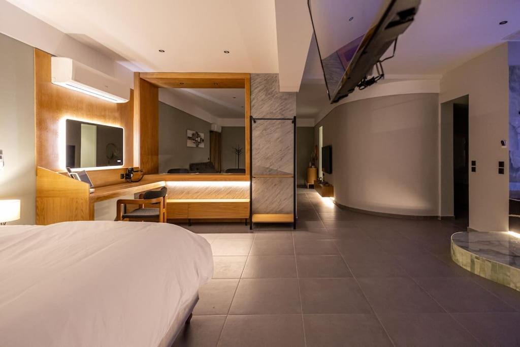 Smaragdi Luxury Jacuzzi Apartment Noho Premium Living Athens Luaran gambar