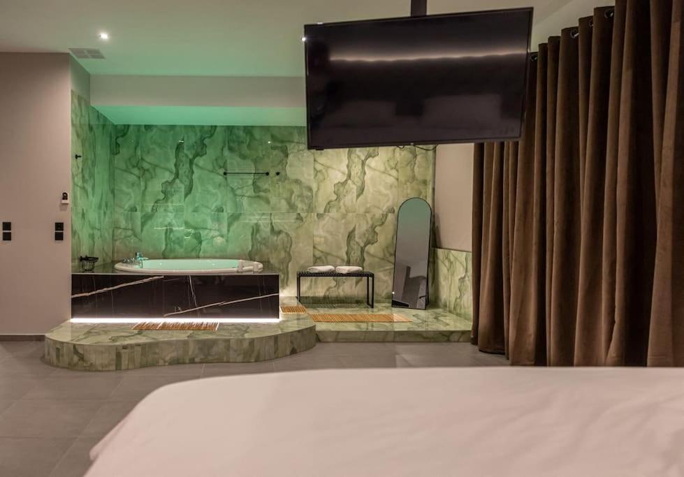 Smaragdi Luxury Jacuzzi Apartment Noho Premium Living Athens Luaran gambar