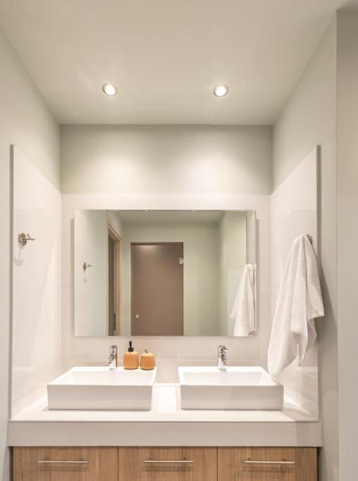 Smaragdi Luxury Jacuzzi Apartment Noho Premium Living Athens Luaran gambar