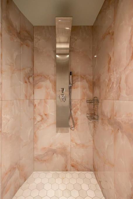 Smaragdi Luxury Jacuzzi Apartment Noho Premium Living Athens Luaran gambar